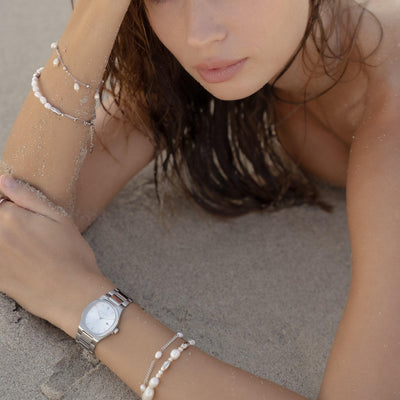 Pulsera de perlas a la deriva