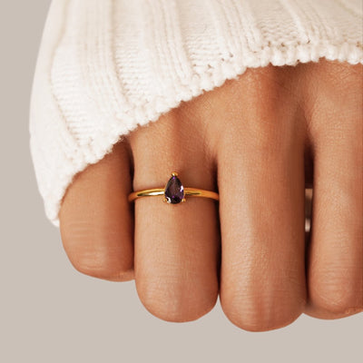 Anillo de gota con piedra de la suerte
